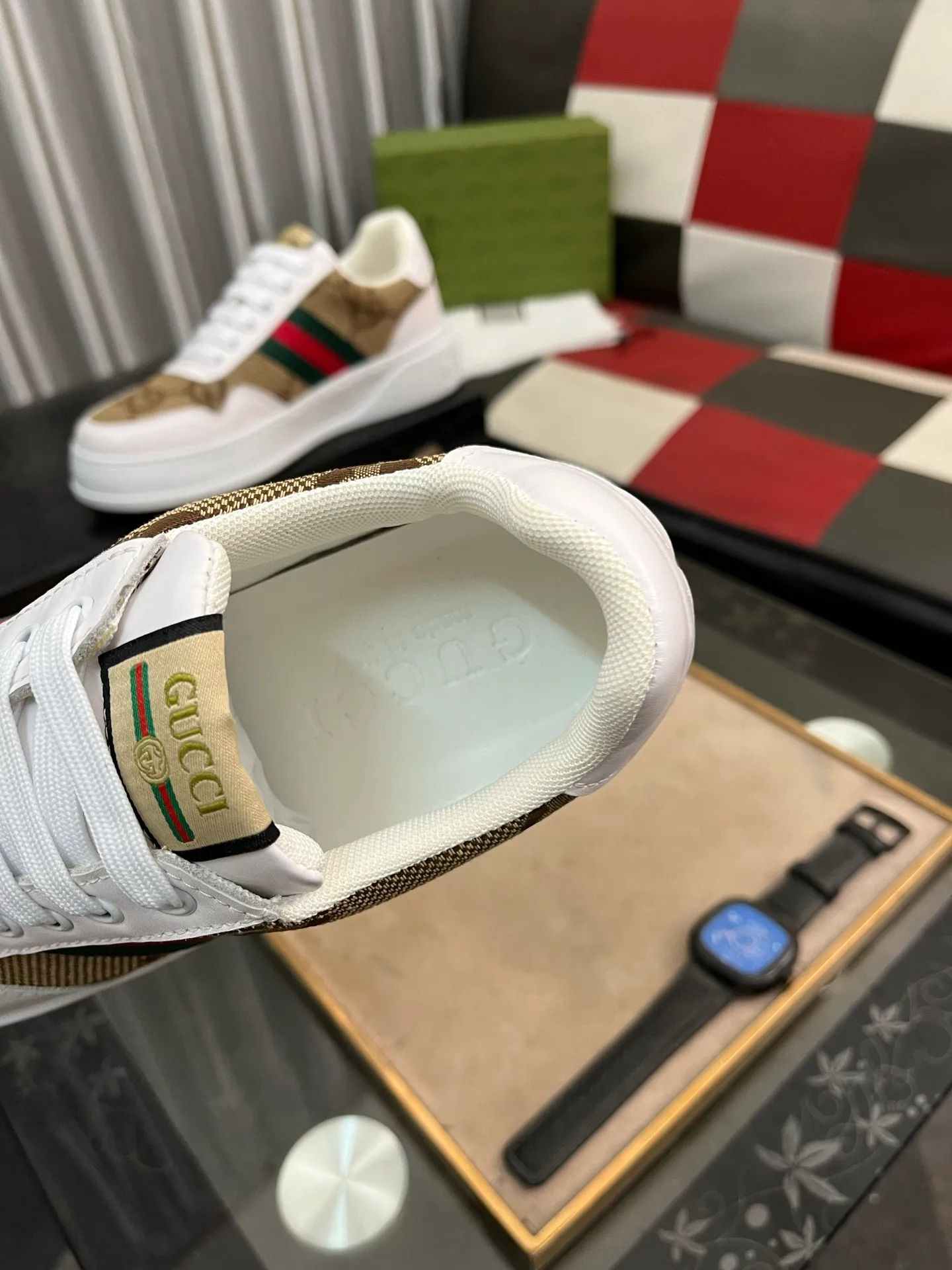 Men's shoes💰420⌚️⌚️[GUCCI] Gucci men's casual shoes are absolutely popular🔥The ultimate matching item for trendy men! The charm of super texture is unstoppable. This is the main recommendation. The upper is made of high-quality cowhide, with pig lining feet and wear-resistant rubber sole. It is noble and elegant! Extremely comfortable🎁🎁You can be as handsome as you want💪 Size 38-44! 3️⃣colors available